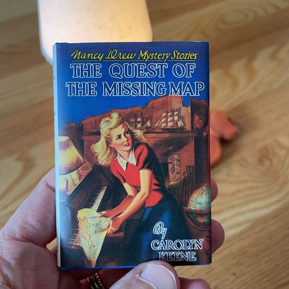 Vintage - 1991 Pleasant Company - Molly - book, lamp and water bottle - Picture 7 of 9